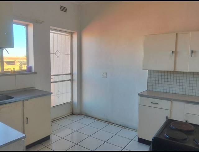 2 BEDROOM FLAT FOR SALE IN THREE RIVERS